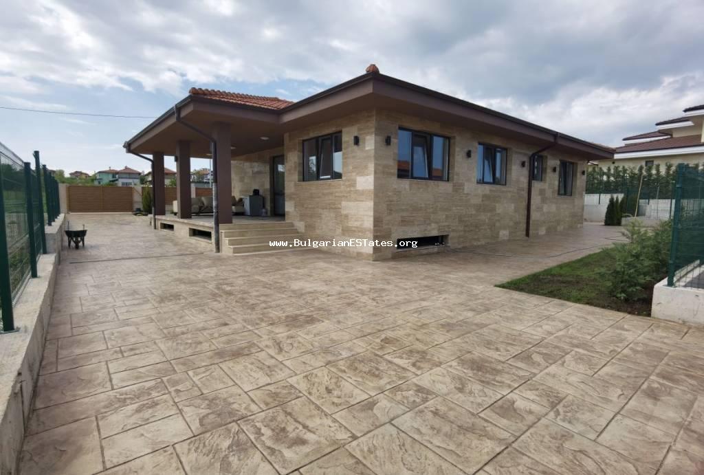 Neues, luxuriöses Haus zum Verkauf im Dorf Marinka, nur 5 km vom Meer entfernt, 15 km von der Stadt Burgas, Bulgarien.