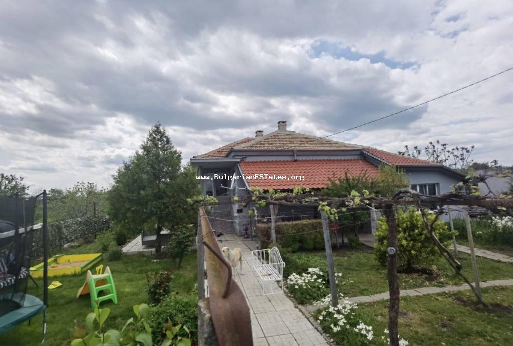 Kaufen Sie ein renoviertes Haus 25 km. von Burgas, 10 km von der Stadt Aytos im Dorf Vinarsko, Bezirk Burgas, Gemeinde Kameno, Bulgarien.