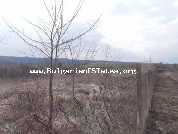 Ein großer Hof zum Verkauf im Dorf Zagortsi, nur 40 km von der Stadt Burgas und dem Meer, 10 km von der Stadt Sredets, Bulgarien!