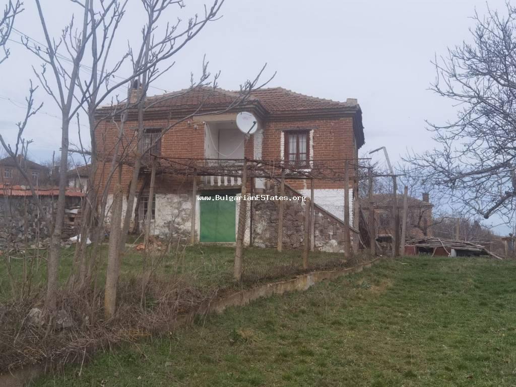Haus zum Verkauf im Dorf Momina Church, nur 55 km von Burgas und dem Meer entfernt, Bulgarien.