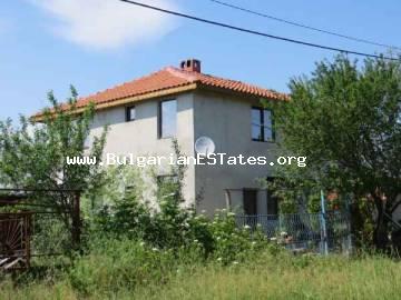 Traum Angebot ! Ein preiswertes, großes und neues Haus in Bulgarien steht zum Verkauf, nur 15 km von Burgas und dem Schwarzen Meer entfernt !