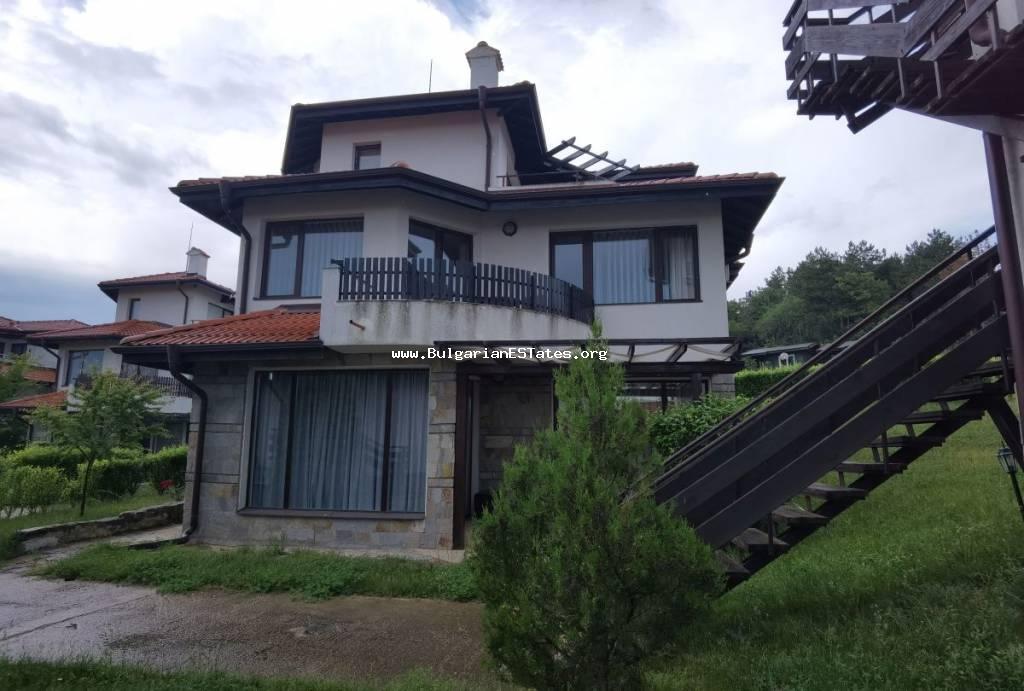 Eine Immobilie zum Verkauf in Bulgarien. Wohnunh mit zwei Schlafzimmern in einem Komplex mit Swimmingpools, Fitness, SPA-Center, nur 2 km vom Sonnenstrand Resort entfernt!
