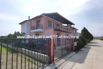 Neues Haus zum Verkauf im Dorf Gyulovtsa, nur 15 km vom Meer und dem Sonnenstrand Resort in Bulgarien entfernt.
