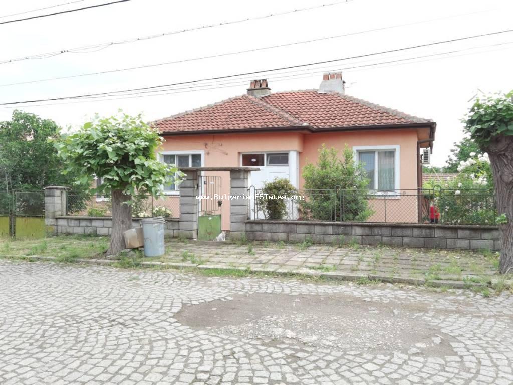Immobilie in Bulgarien zum Verkauf ! Zwei renovierte Häuser im malerischen Dorf Dyulevo, nur 25 km vom Meer und der Stadt Burgas, Bulgarien entfernt!