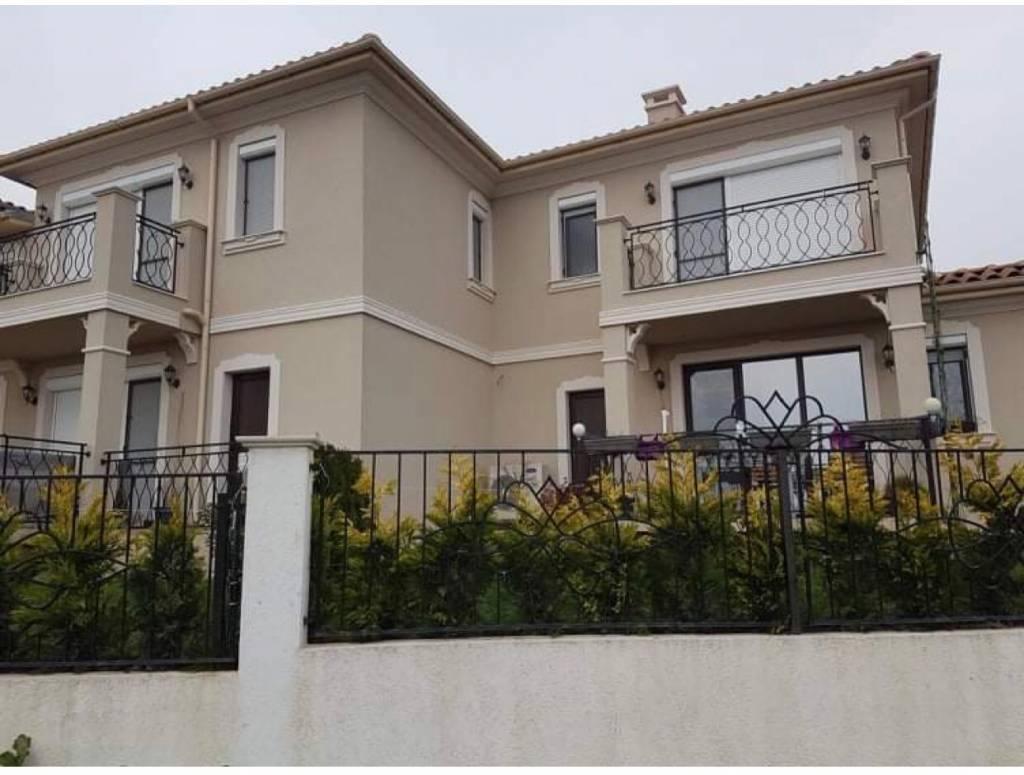Zum Verkauf ein Luxuriöses dreistöckiges Haus in einer geschlossenen Anlage, nur 900m. vom Strand in Sarafovo und 10 km zum Zentrum von Burgas entfernt. IMMOBILIEN IN BULGARIEN !!!