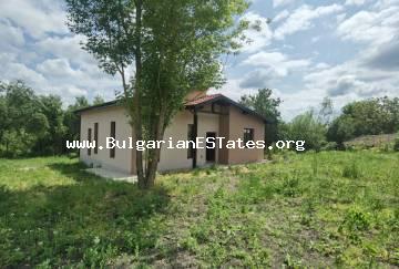Kaufen Sie ein neues, modernes Haus im Dorf Dyulevo, nur 25 km von der Stadt Burgas und dem Meer in Bulgarien entfernt.