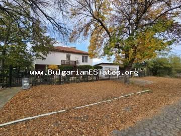 Schnäppchenangebot! Zweistöckiges, renoviertes und möbliertes Haus zum Verkauf im Dorf Rusokastro, nur 25 km von der Stadt Burgas und dem Meer entfernt, Bulgarien!