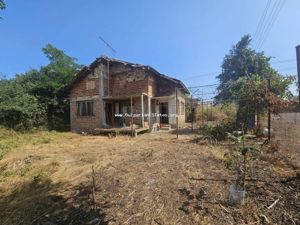 TOP ANGEBOT!!! Günstiges Haus mit Teilrenovierung zum Verkauf im Dorf Krumovo – nur 25 km von Yambol und 128 km von Burgas und dem Schwarzen Meer entfernt! Bulgarische Immobilien zu verkaufen!