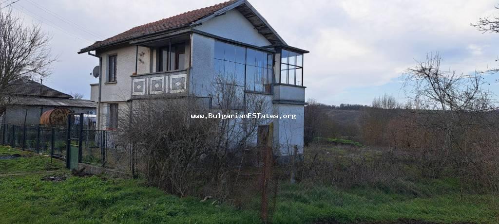 Zweistöckiges Haus zum Verkauf im Dorf Zagortsi, Bulgarien, 35 km von der Stadt Burgas und vom Schwarzen Meer entfernt!