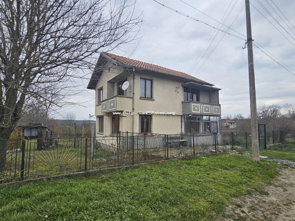 Zweistöckiges Haus zum Verkauf im Dorf Zagortsi, Bulgarien, 35 km von der Stadt Burgas und vom Schwarzen Meer entfernt!